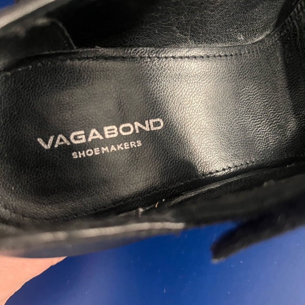 Vagabond Black Leather Platform Shoes
«Brooke» - Picture 2 of 15